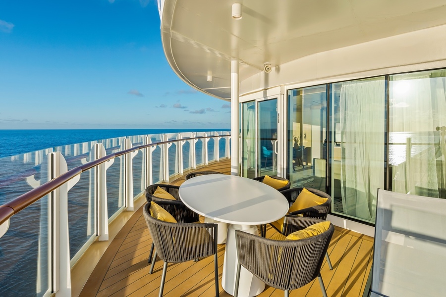 RCI Utopia Spacious AquaTheater Suite Large Balcony - 2 Bedrooms 4.jpeg
